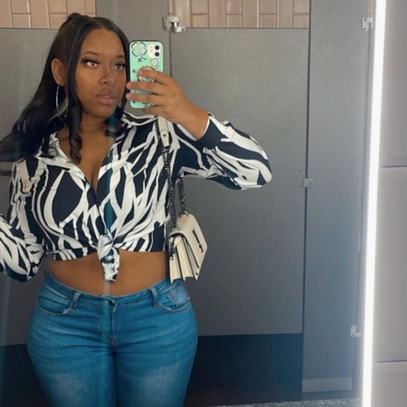 Runway Black 2-Piece: Small-XL - Picture 3 of 9